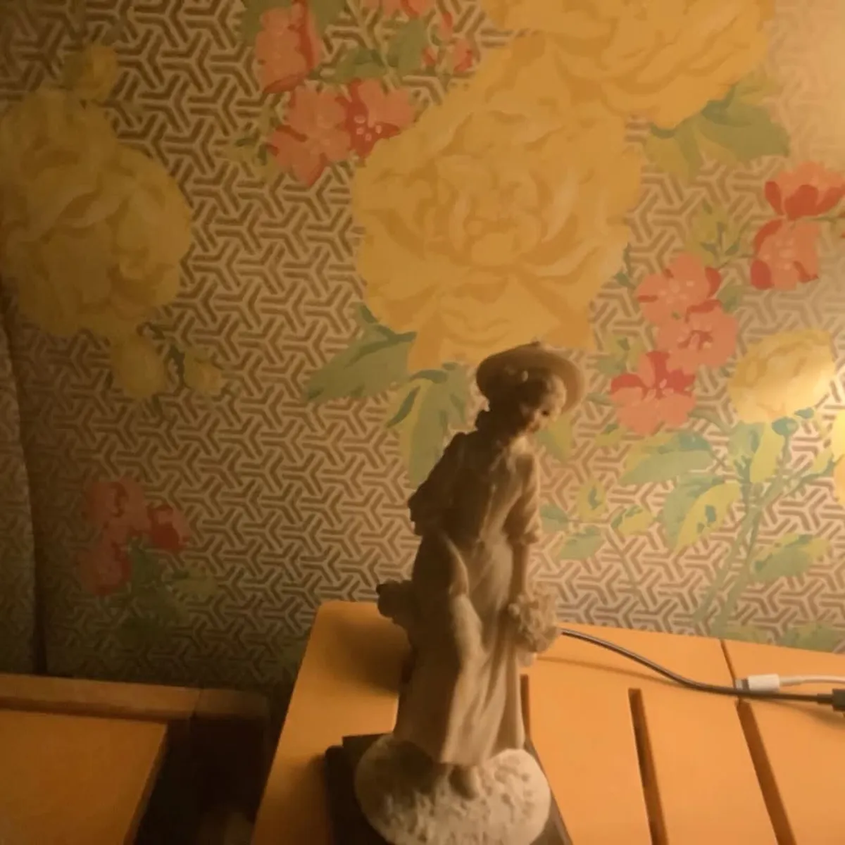 Porcelain Sculptor by Italian name beautiful done - Image 1