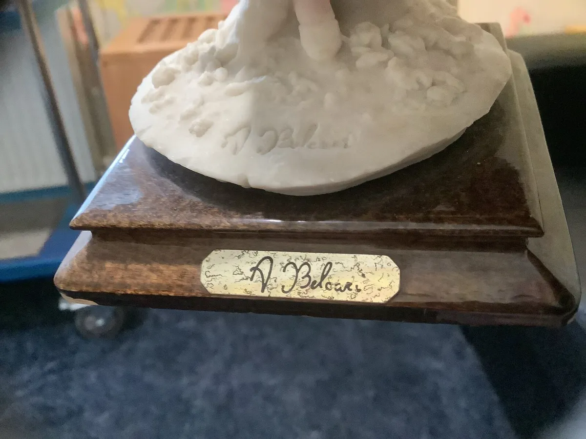 Porcelain Sculptor by Italian name beautiful done - Image 3