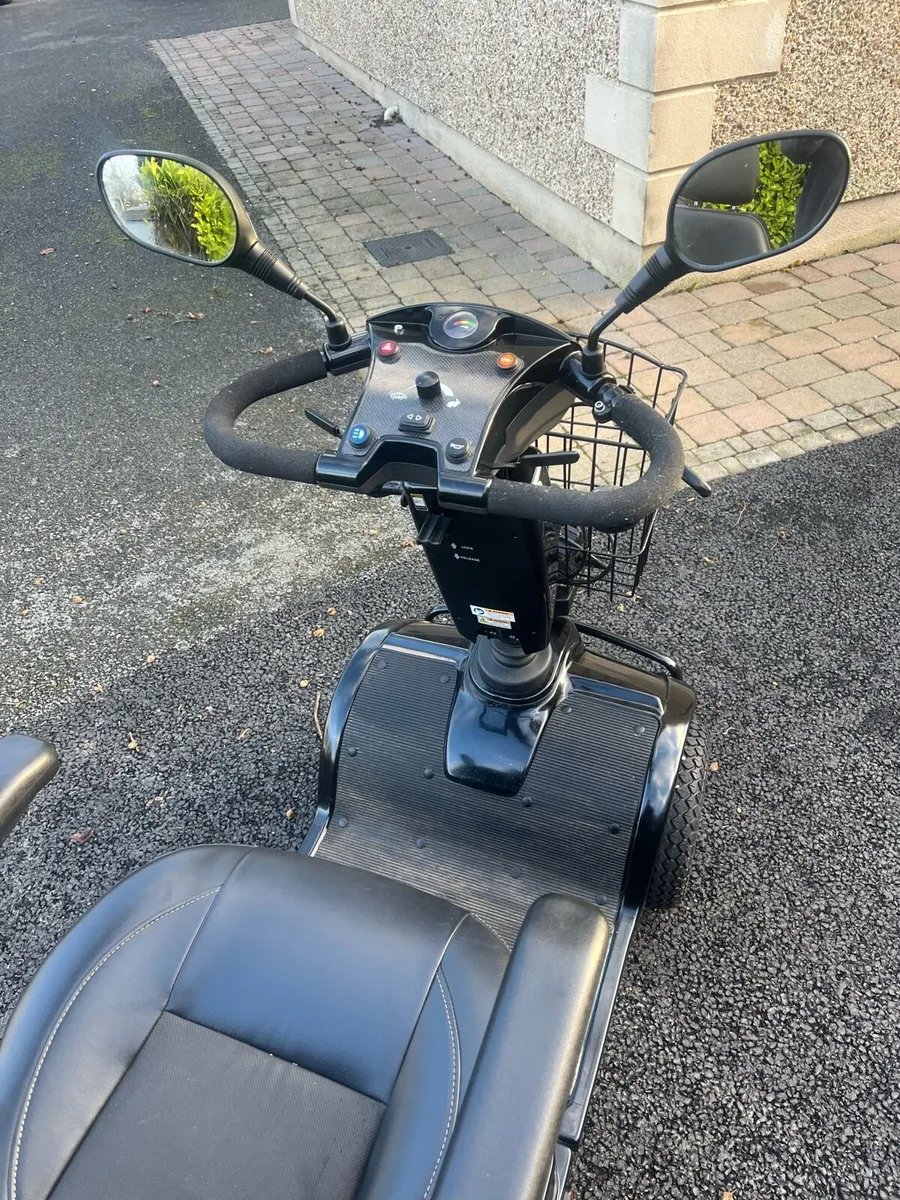 Large powerful mobility scooter - Image 4