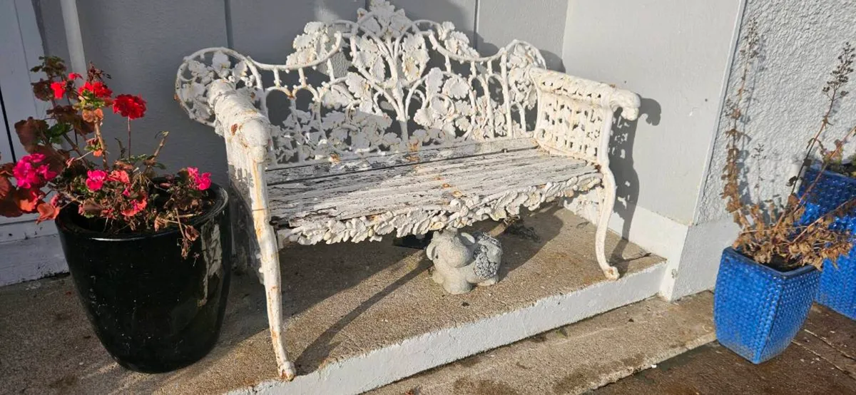 HEAVY CAST IRON BENCH - Image 1