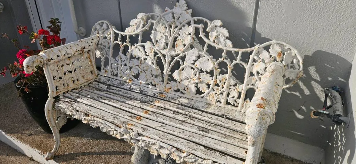 HEAVY CAST IRON BENCH - Image 3