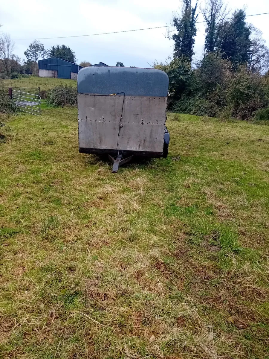 Trailer - Image 1