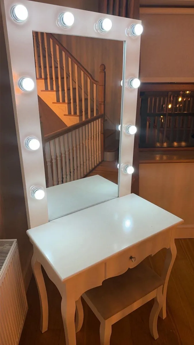 Hollywood style vanity table with mirror and light - Image 2
