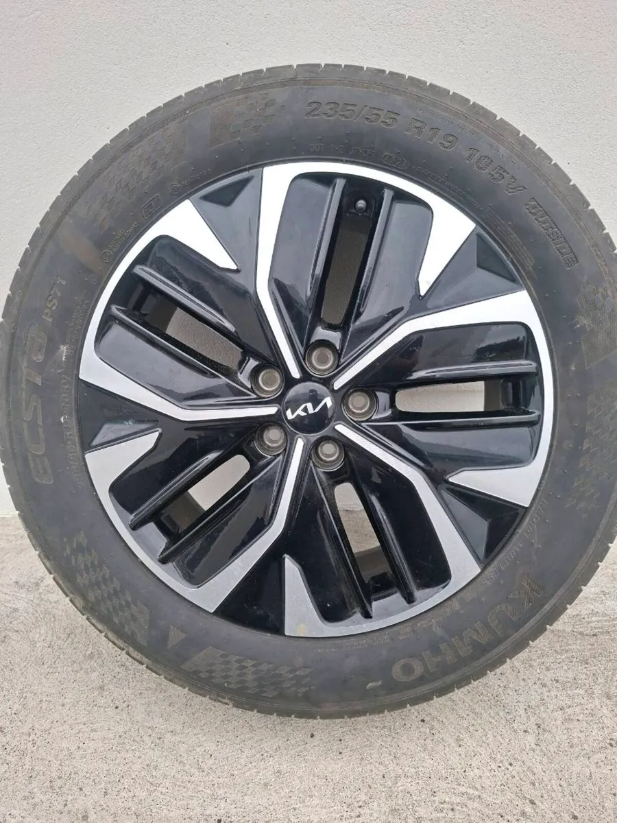 KIA EV6 19" alloy - Image 1