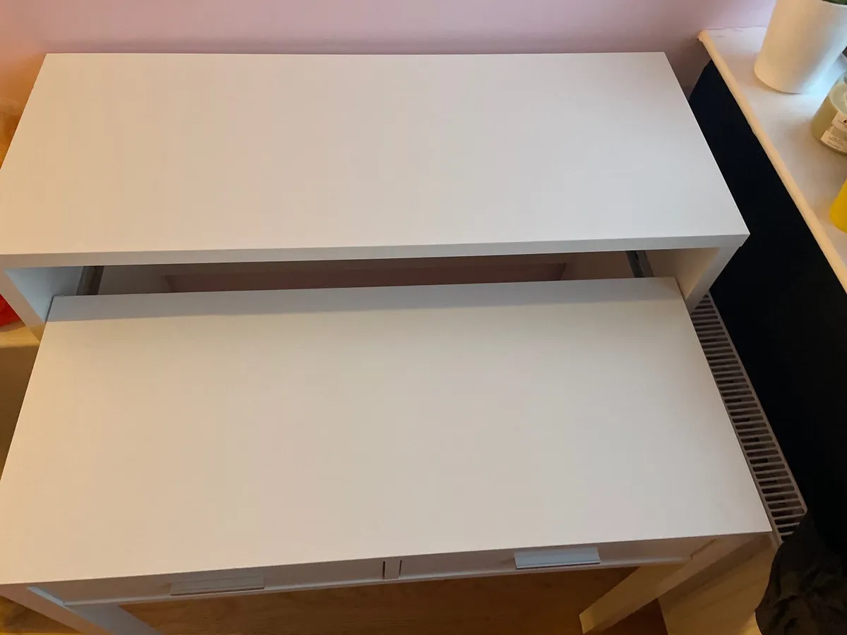 White desk - Image 2