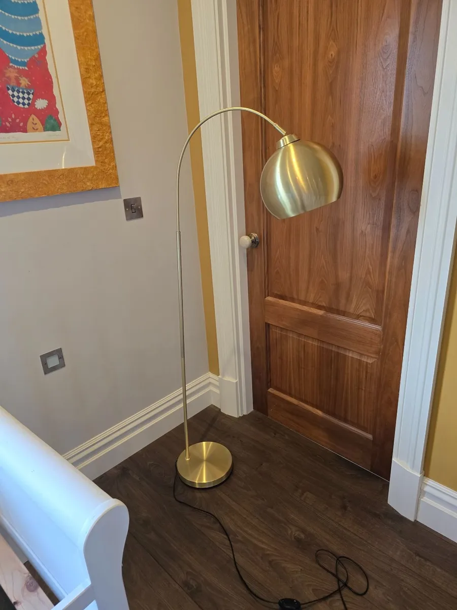 Gold arc free standing lamp - Image 3