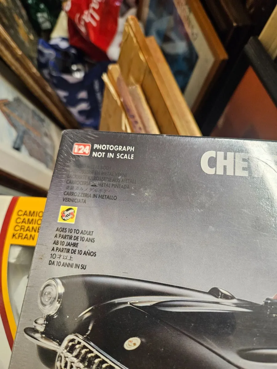 Corgi Burago Chevrolet Corvette 1.24 - Image 2