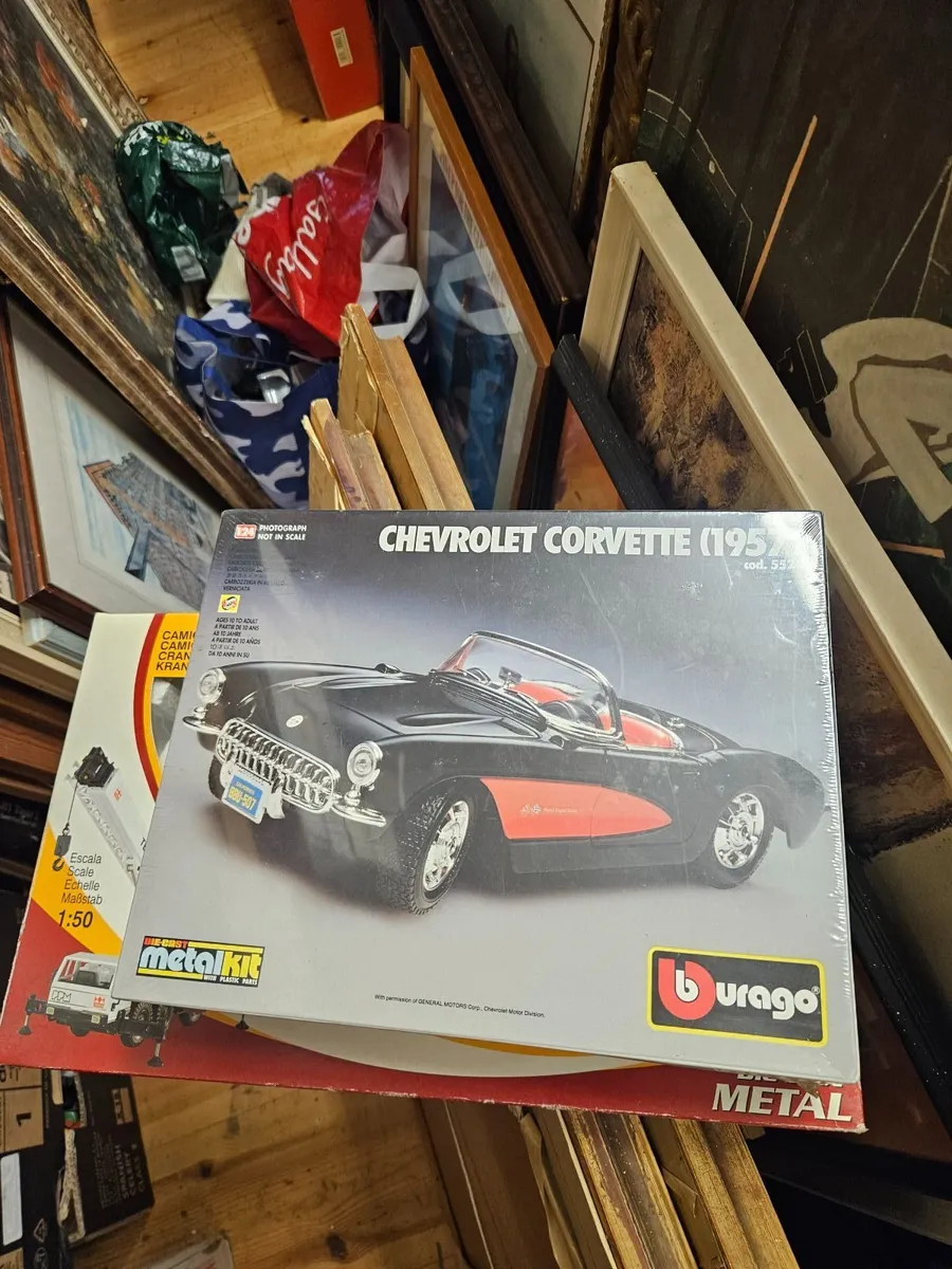 Corgi Burago Chevrolet Corvette 1.24 - Image 1