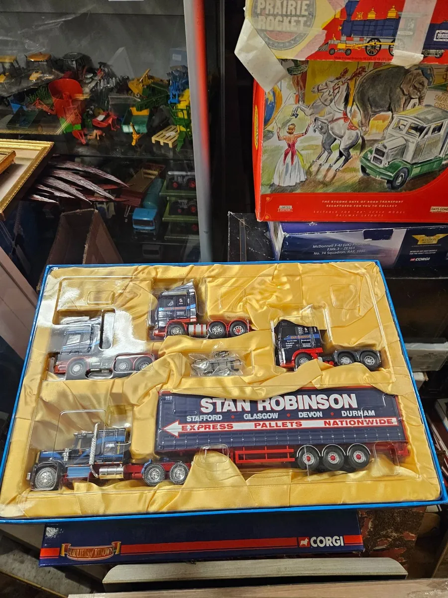 Corgi Stan Robinson Set 1.50 - Image 1