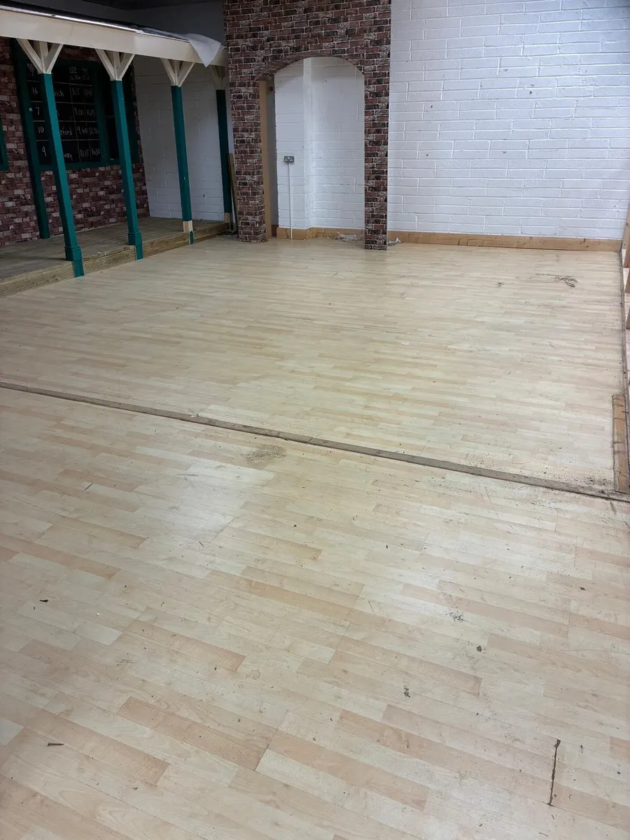 Laminate flooring (approx 2000sq ft) - Image 4