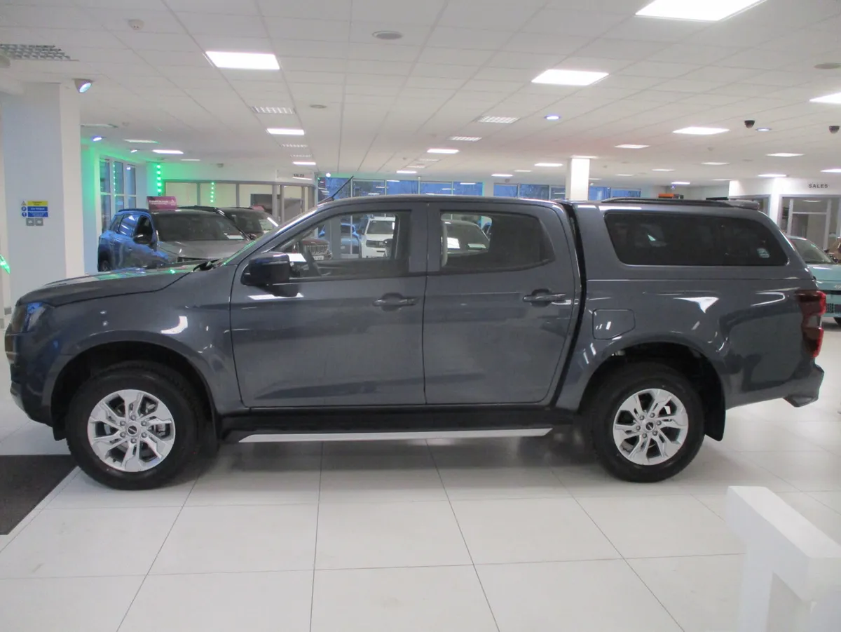2027 ISUZU D-MAX L CREW CAB 4X4 CANOPY - Image 1