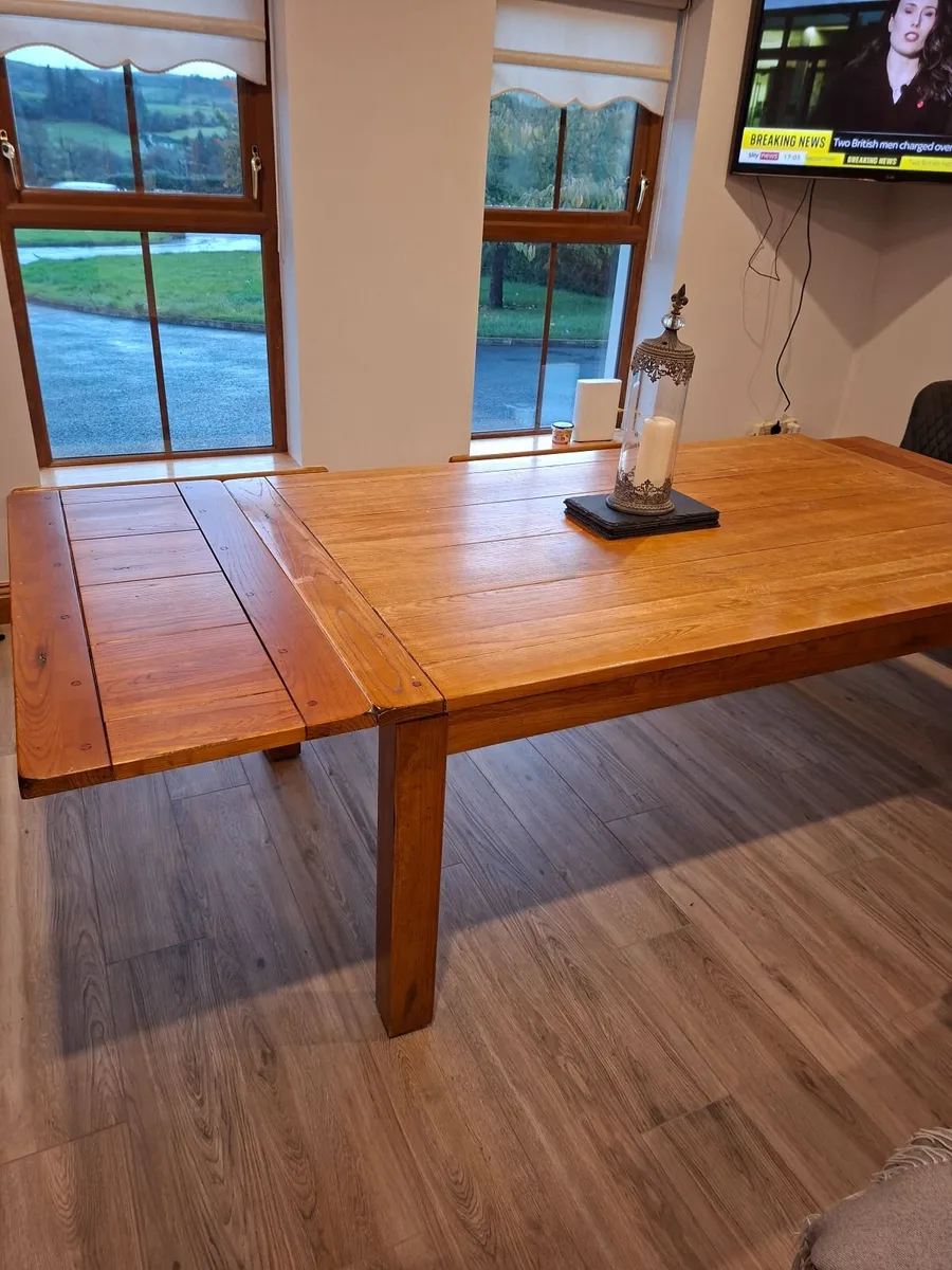 Solid Oak extendable Dining table and 6 chairs - Image 1
