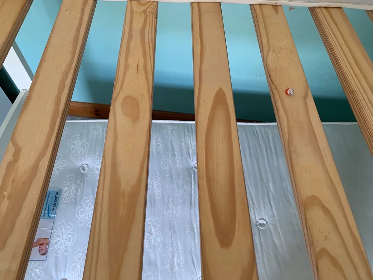 Bunkbed and mattresses - Image 3