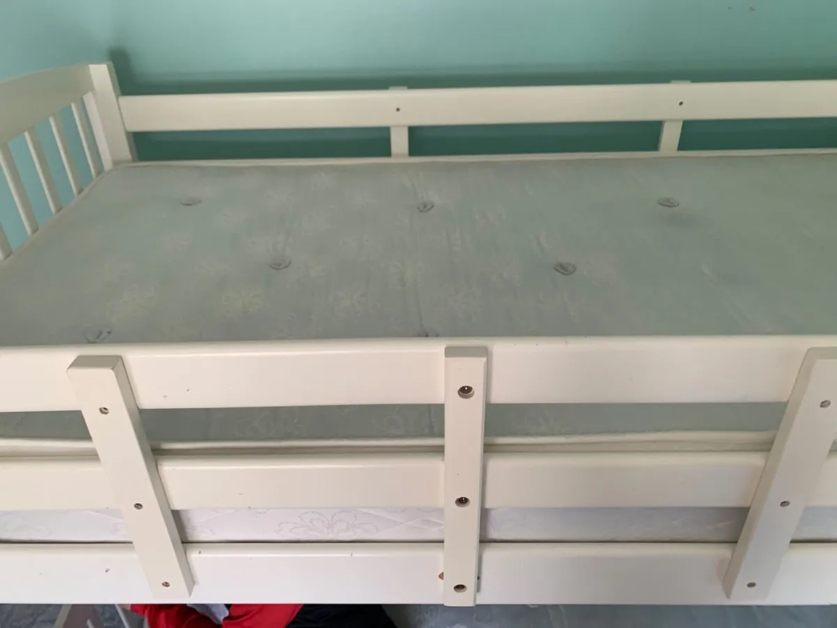 Bunkbed and mattresses - Image 4