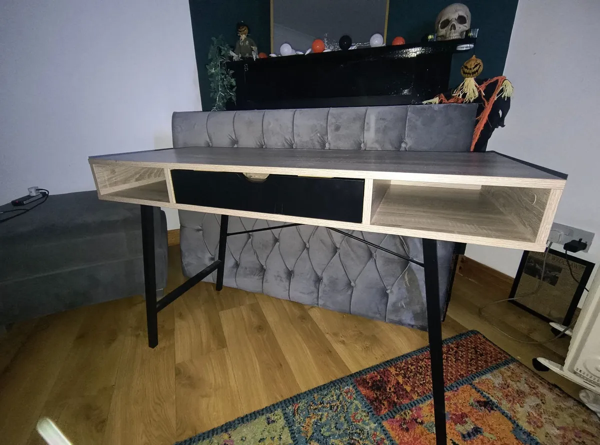 Desk - Image 3