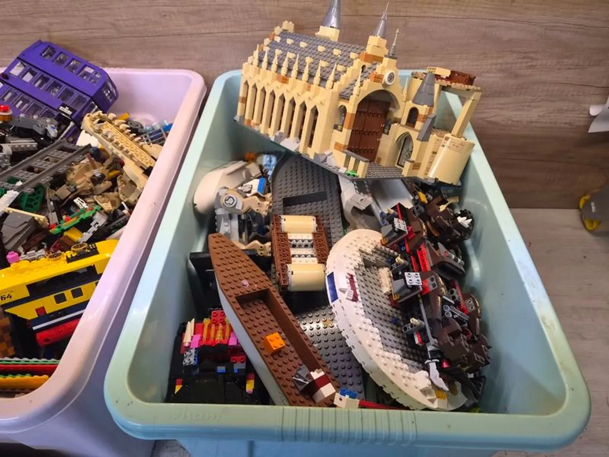 Lego 30Kg Job Lot inc 100+ minifigs - Image 2