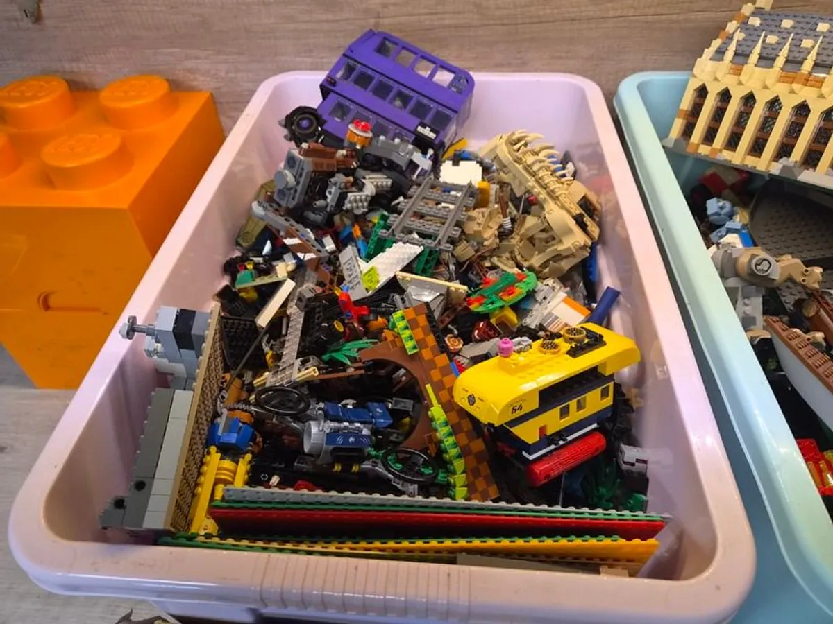 Lego 30Kg Job Lot inc 100+ minifigs - Image 3