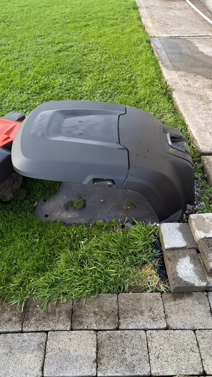 Husqvarna 550 Automower (Wired) - Image 3
