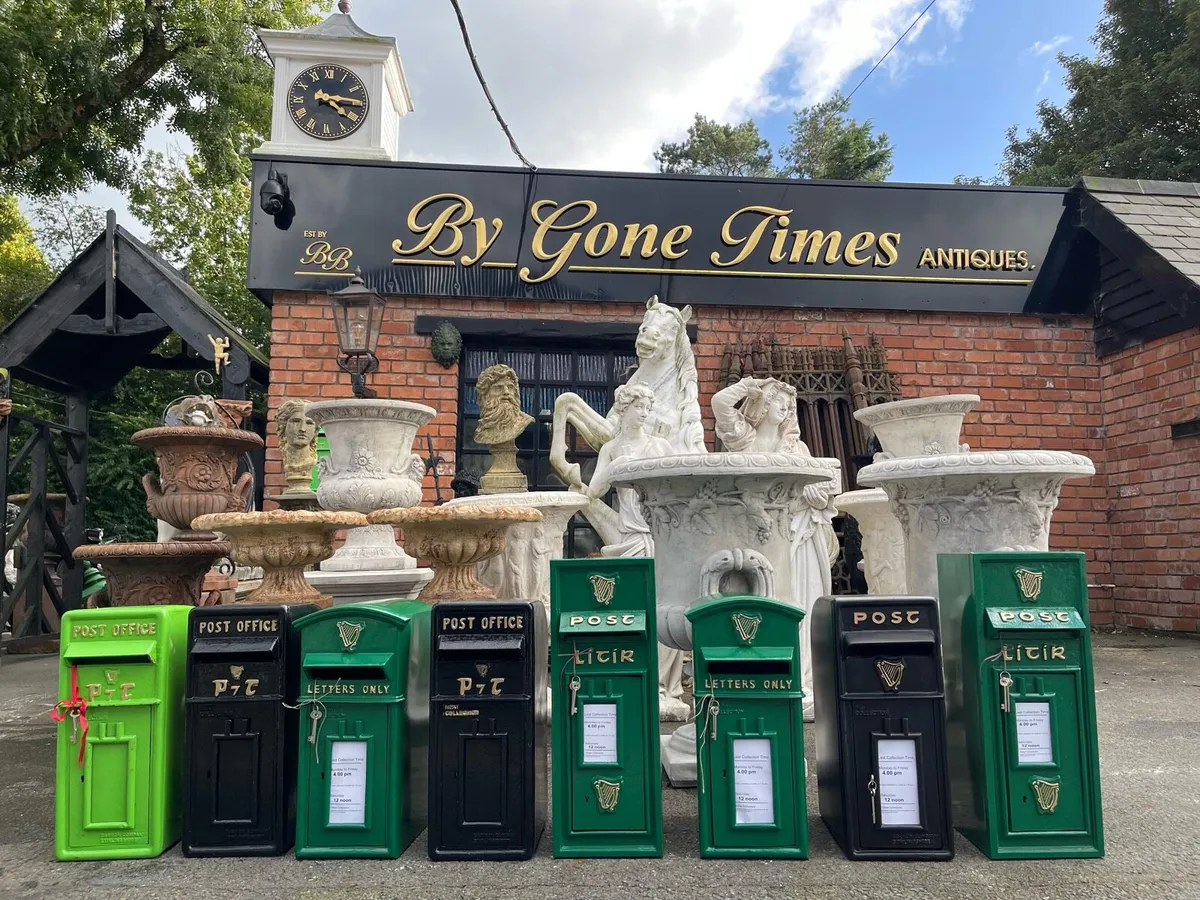 Irish 🇮🇪 post box building into wall - Image 4