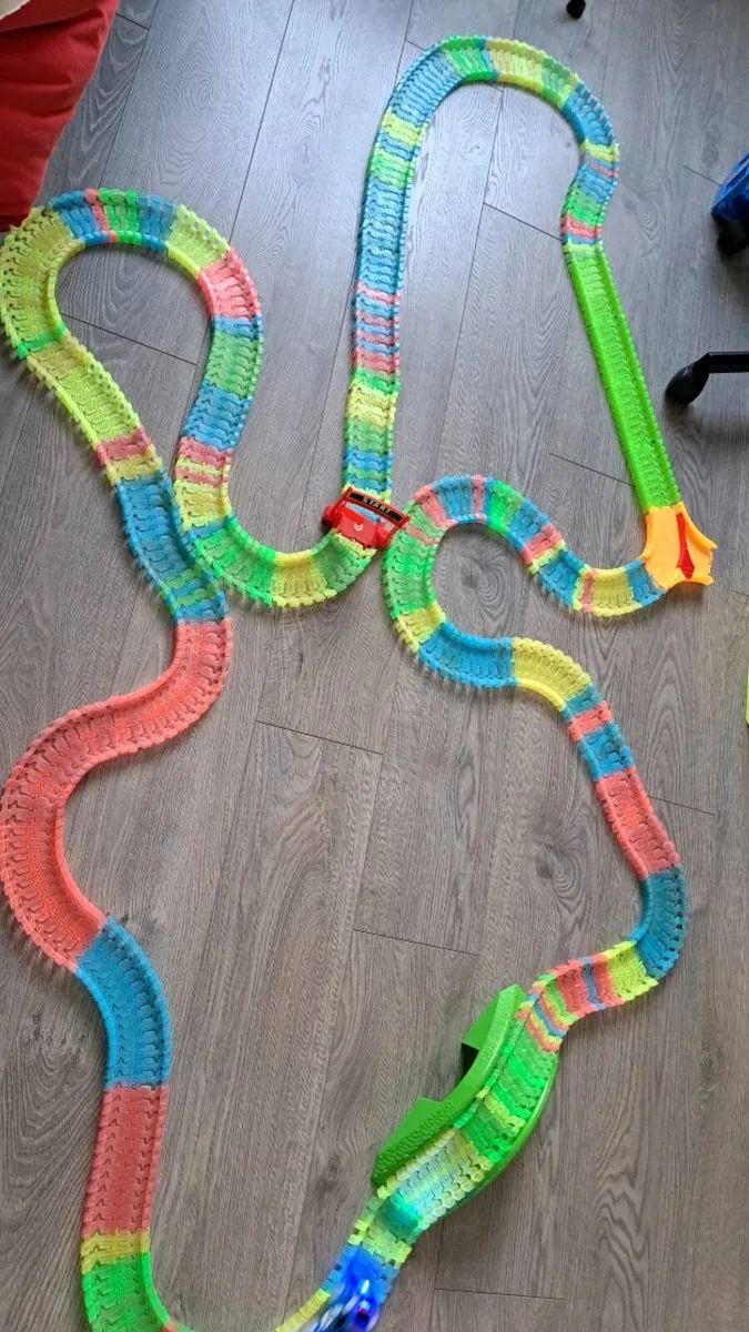 car track - Image 4