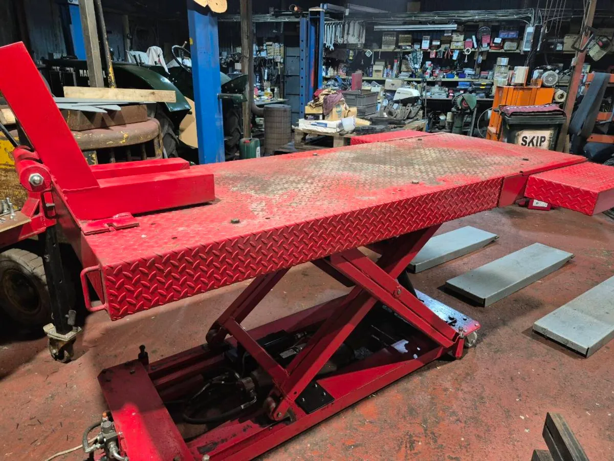 Motorbike bench - Image 1