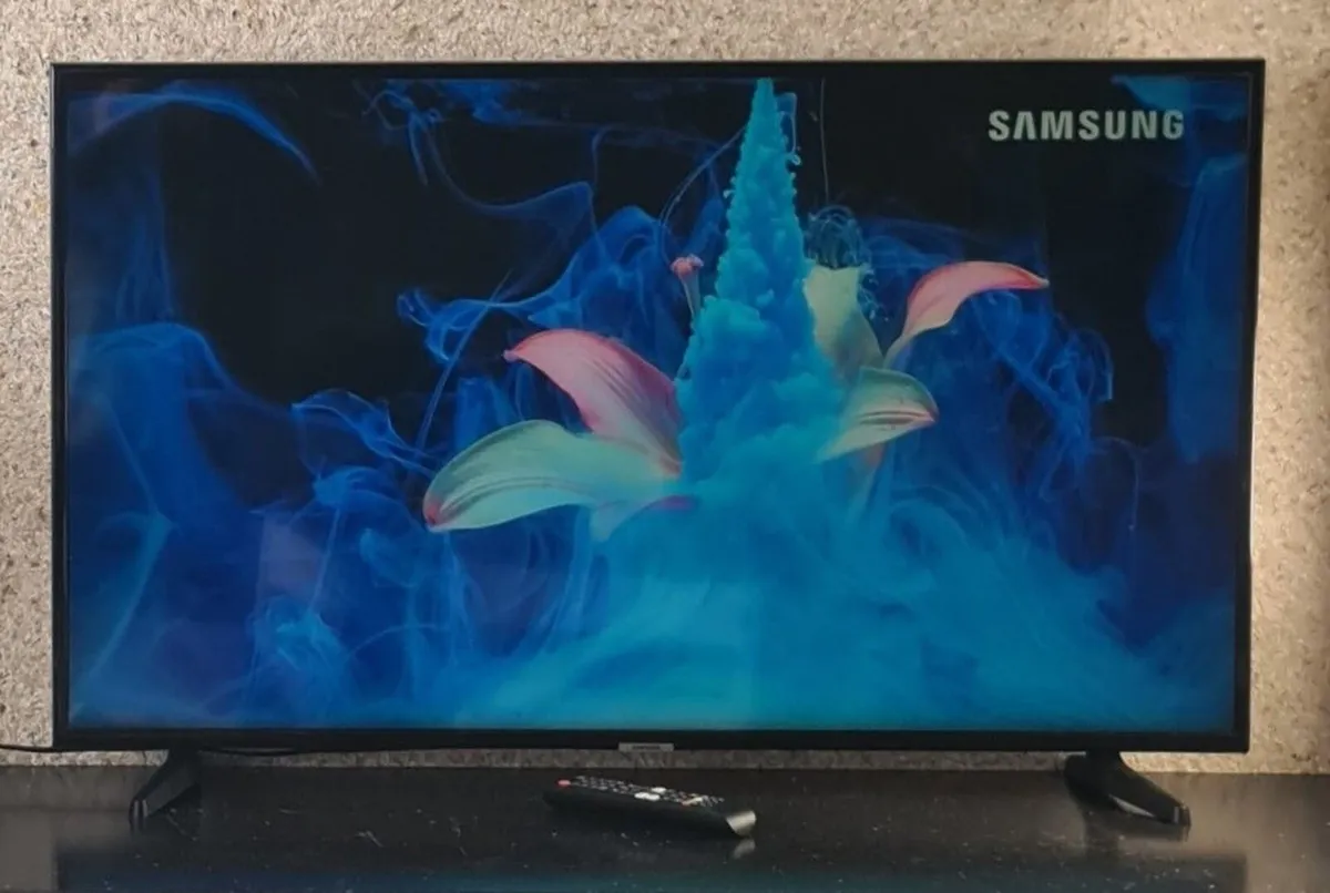 Samsung 43" 4K UHD Smart TV - Image 2
