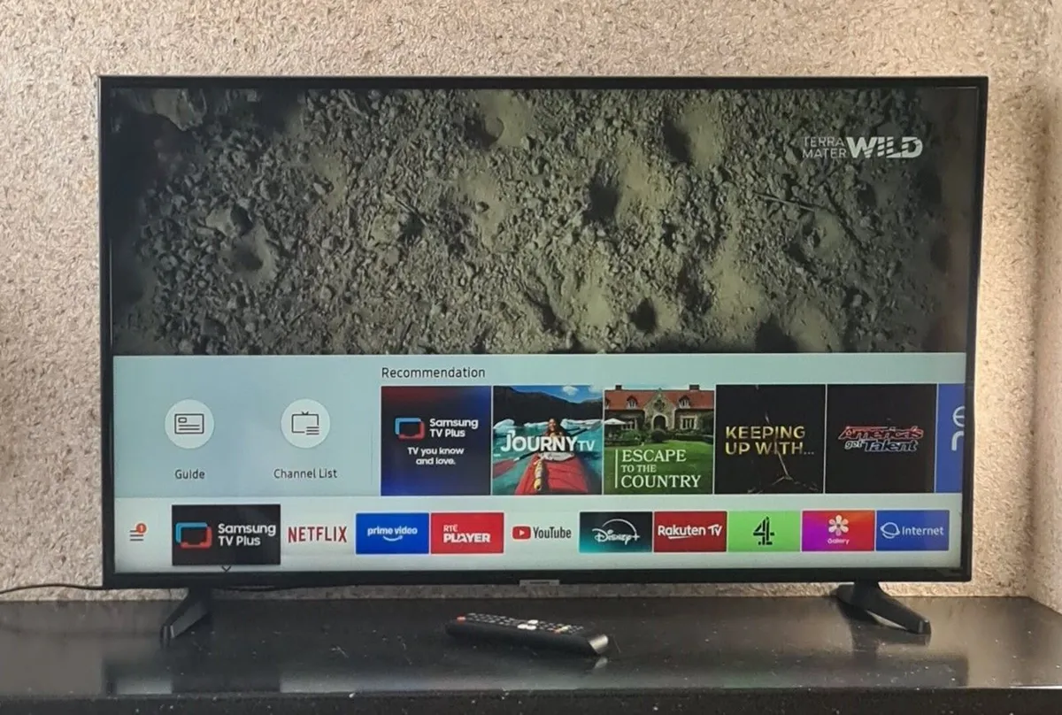 Samsung 43" 4K UHD Smart TV - Image 3
