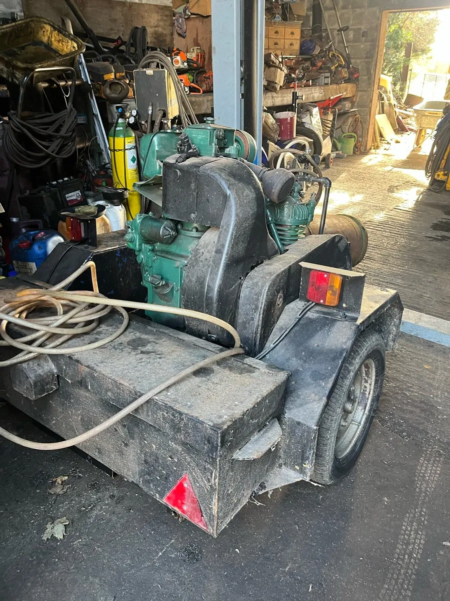 Mobile air compressor - Image 2