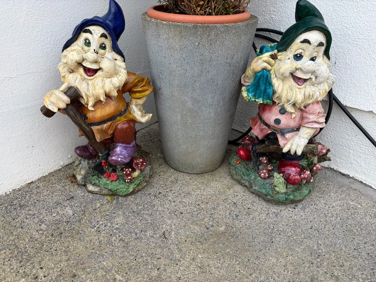 garden statues x2 €50 - Image 1