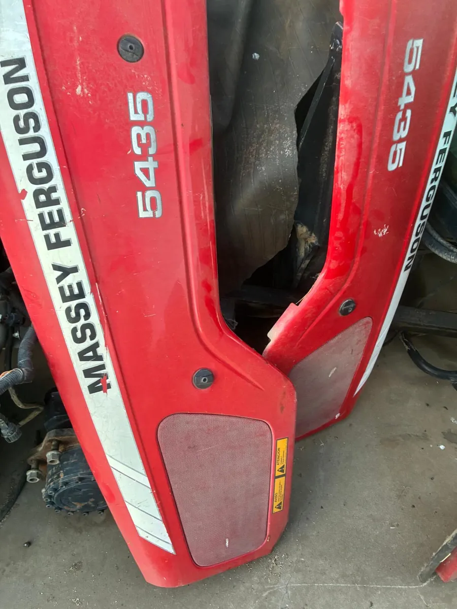 MF 5435 Bonnet & Sides - Image 1