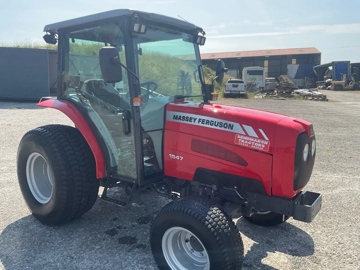 M f 1547 TRACTOR 11OY2261 - Image 2