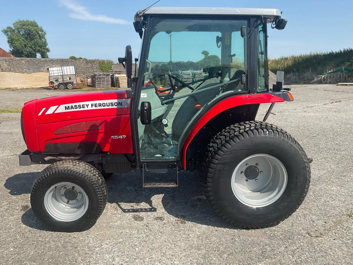 M f 1547 TRACTOR 11OY2261 - Image 3