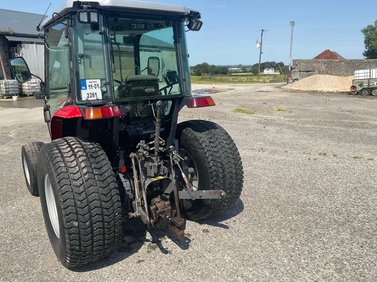 M f 1547 TRACTOR 11OY2261 - Image 4