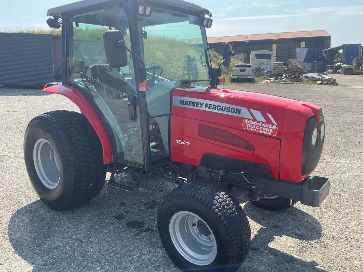 M f 1547 TRACTOR 11OY2261 - Image 1
