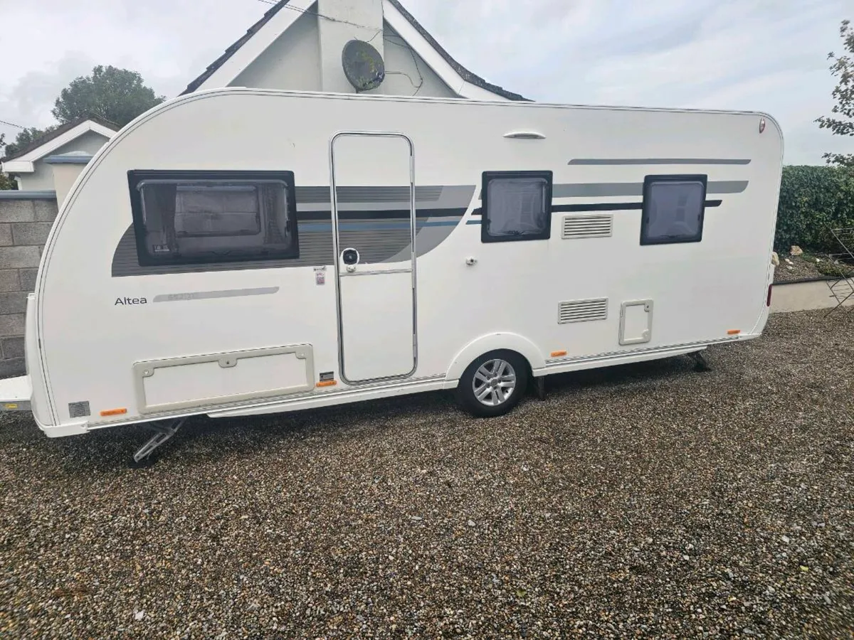 6 berth caravan - Image 1