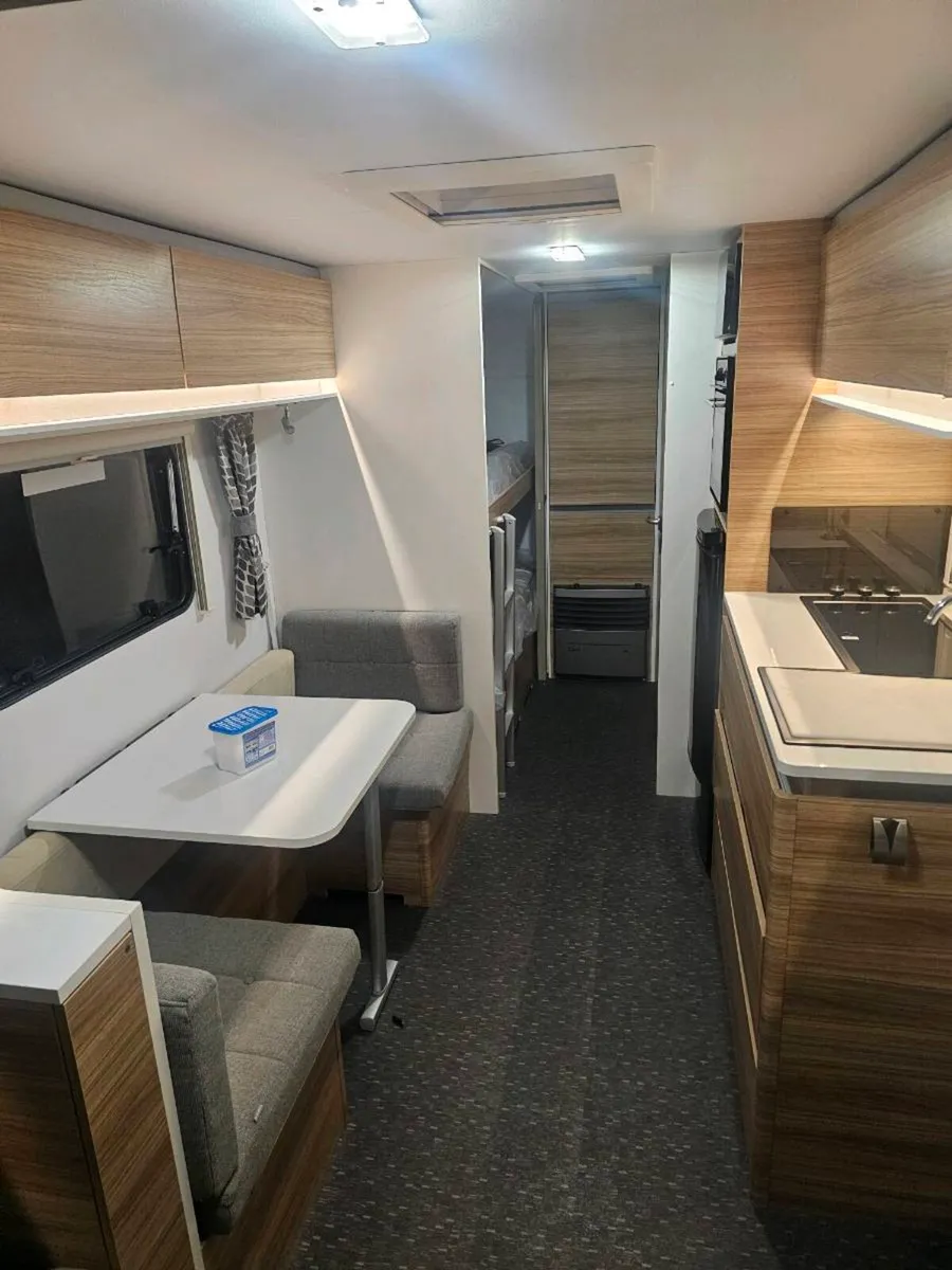 6 berth caravan - Image 2
