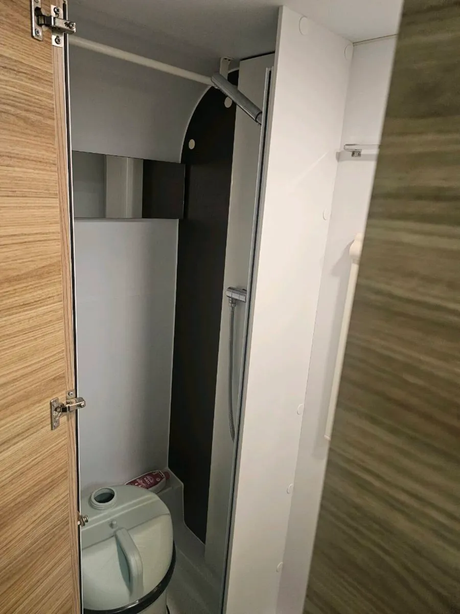 6 berth caravan - Image 4