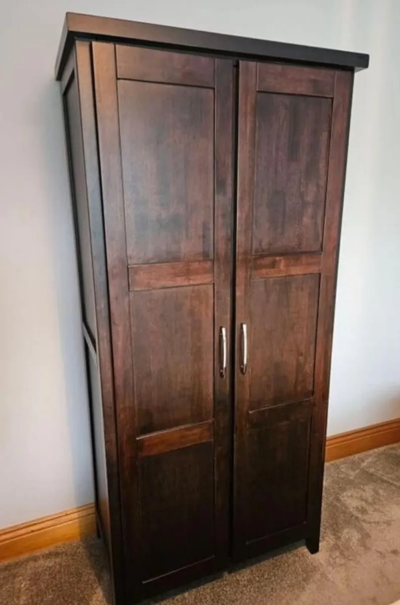 Solid oak 2 door wardrobe