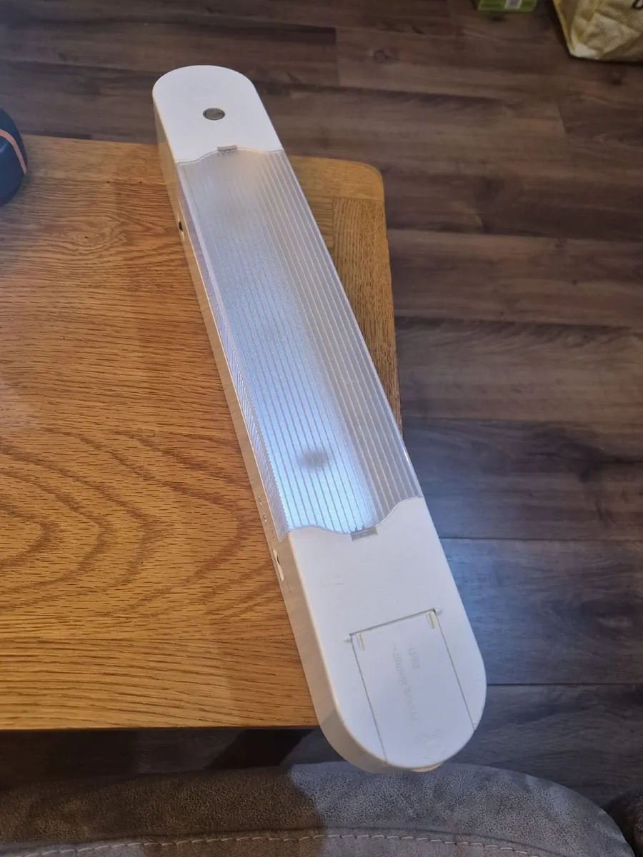 Bathroom wall light