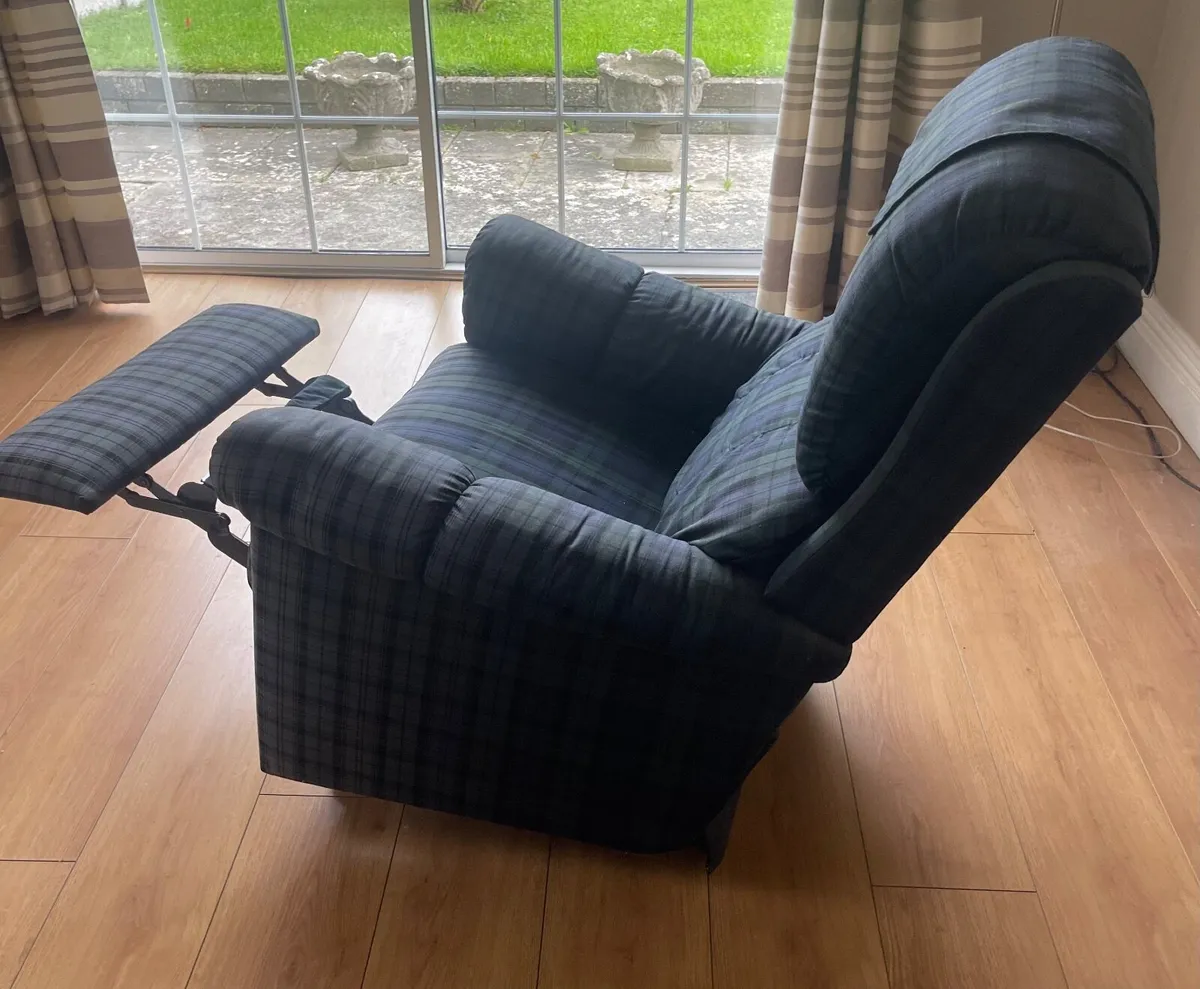 LA-Z-BOY Reclining chair - Image 1