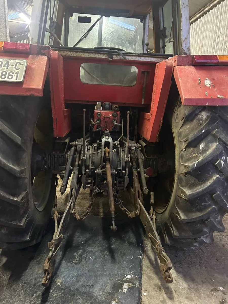 MF 698 - Image 2