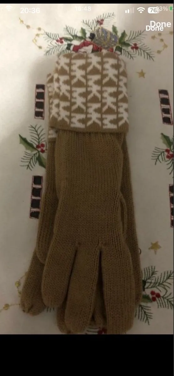 Ladies Michael kors gloves €20 - Image 1