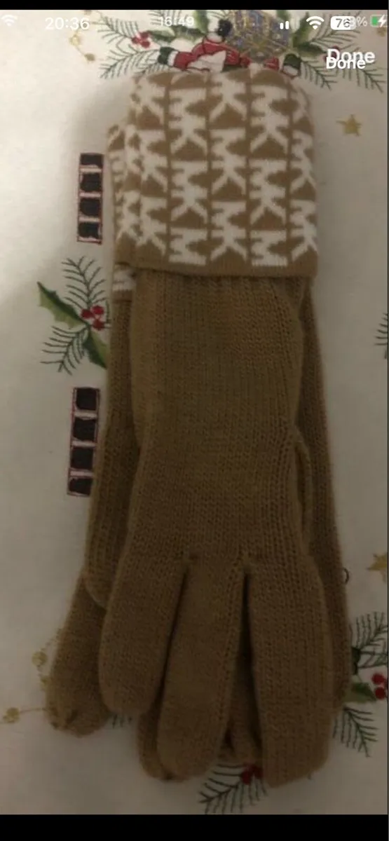 Ladies Michael kors gloves €20 - Image 2