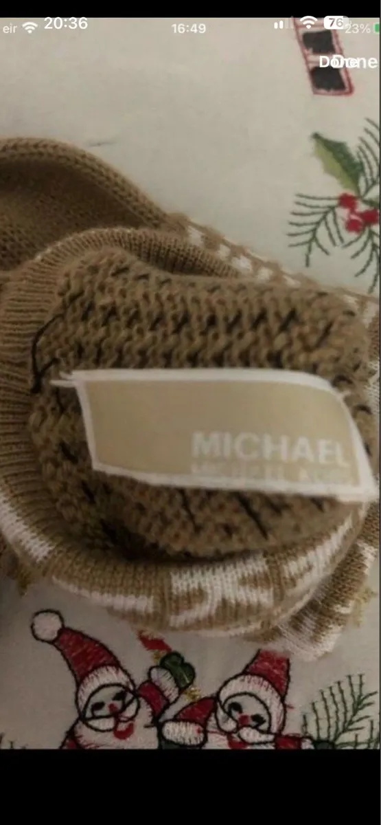Ladies Michael kors gloves €20 - Image 3