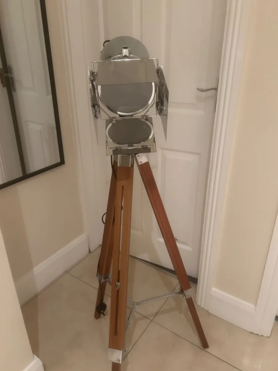 Tripod Lamp - Image 2