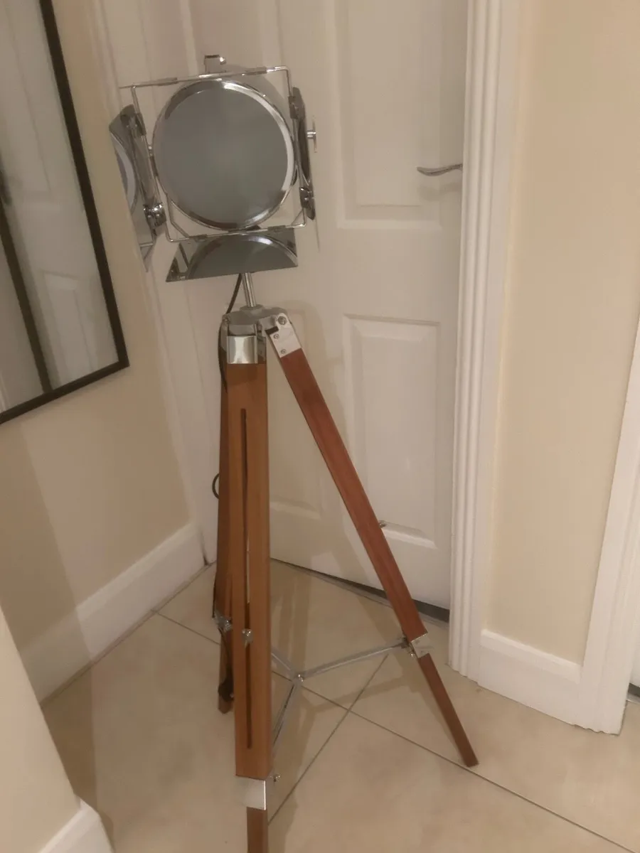 Tripod Lamp - Image 1