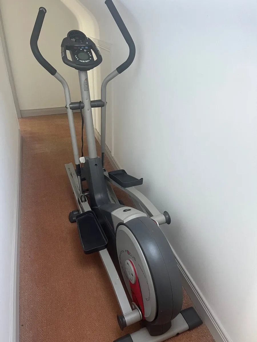 Cross trainer - Image 1