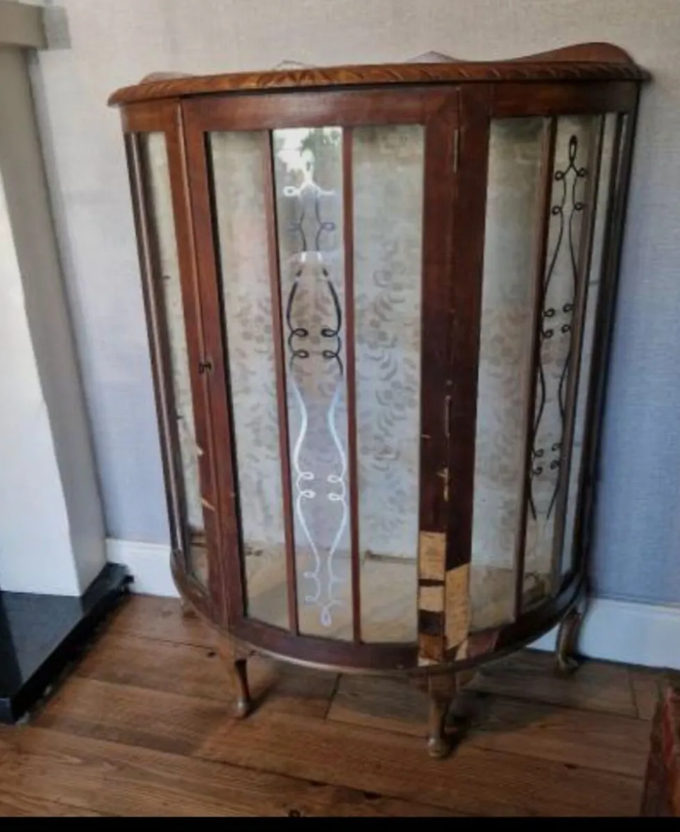 Cabinet - Image 1