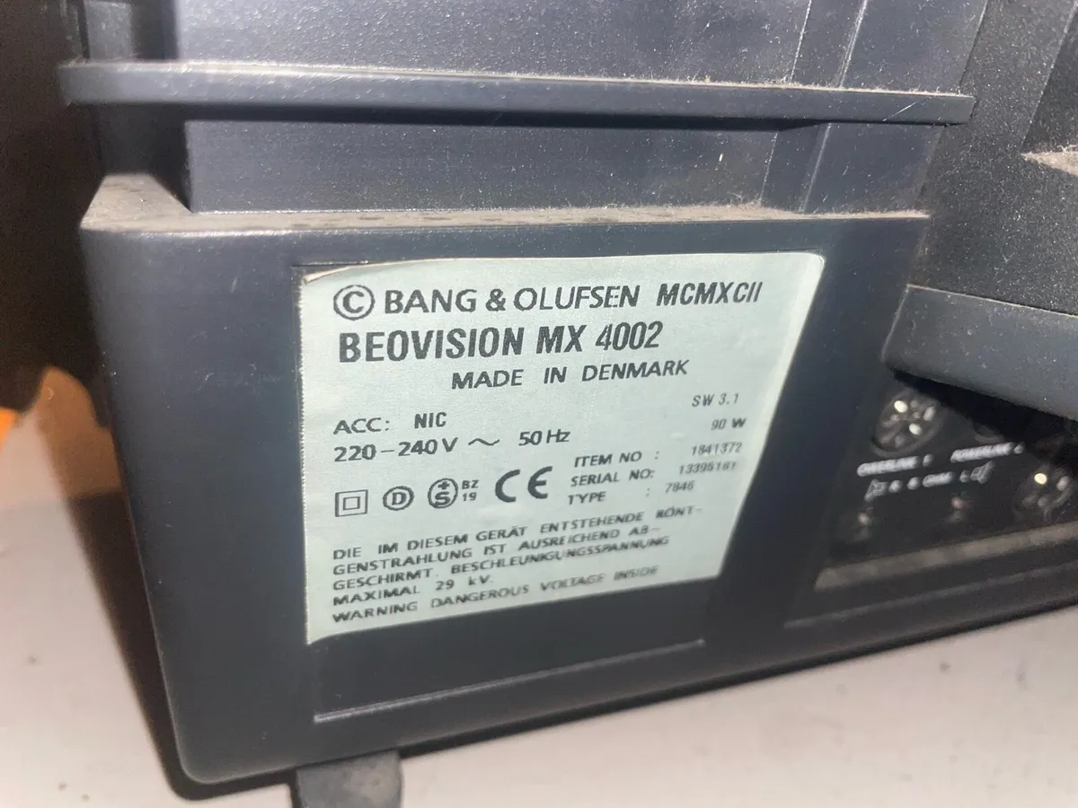 Bang and olufsen beovision mx 4002 with remote - Image 3