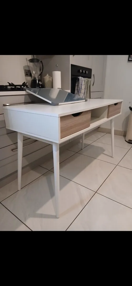 Dressing table with mirror - Image 2